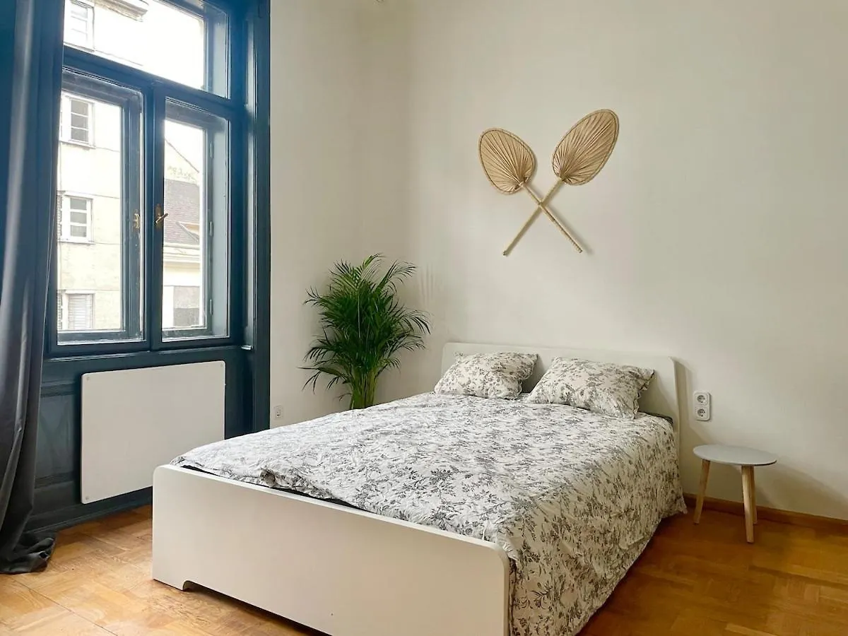 Stylish Flat In Heart Of Vienna Apartment